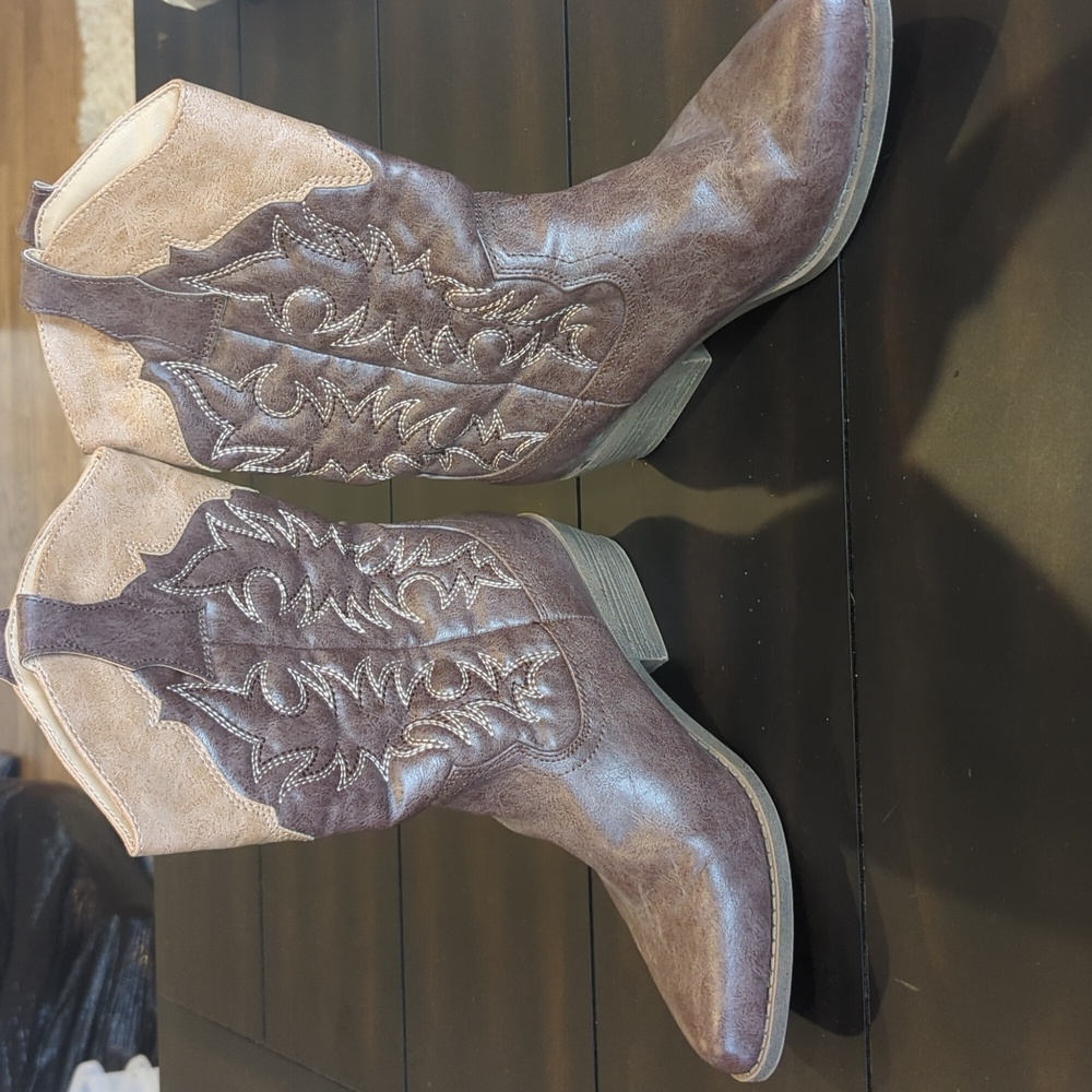 Faded Glory Tan and Brown Cowboy Boots